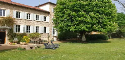 Jardin de l'établissement Château de Grandmont - Escale authentique au coeur des vignes