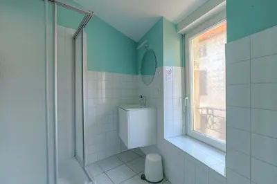 Salle de bains dans l'établissement Le Triplex, 2 chambres, 2 salles de bain