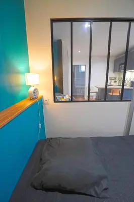 Un ou plusieurs lits dans un hébergement de l'établissement STUDIO RENOVE RDC TERRASSE + EXTERIEUR PAYSAGE