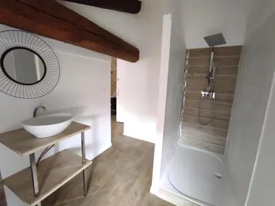 Salle de bains dans l'établissement Appartement Theizé - Les meublés des Pierres Dorées