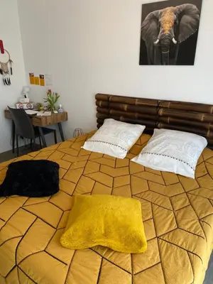 Un ou plusieurs lits dans un hébergement de l'établissement La Croisée Chambre d hôte avec sanitaires partagés