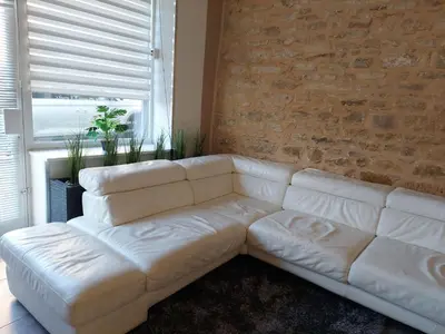 Coin salon dans l'établissement Appartement Bagnols - Les Meublés des Pierres Dorées