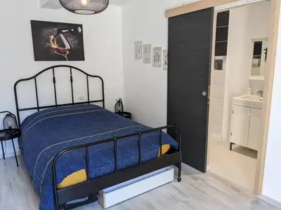 Un ou plusieurs lits dans un hébergement de l'établissement Chambre double indépendante HARMONIE au sein du domaine PASSELOUP
