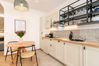 Cuisine ou kitchenette dans l'établissement Les Cocon des Pentes de la Soie
