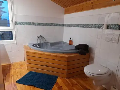 Salle de bains dans l'établissement La Maison au bord de l'Ain
