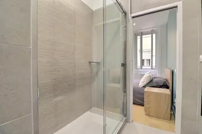 Salle de bains dans l'établissement Appartement de Standing pour 6 refait à neuf