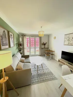Télévision ou salle de divertissement dans l'établissement Le Châteaucreux - Cosy & SPA