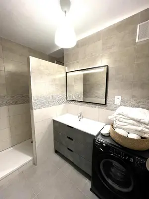 Salle de bains dans l'établissement Le Châteaucreux - Cosy & SPA