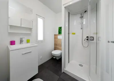 Salle de bains dans l'établissement Kanopée Village