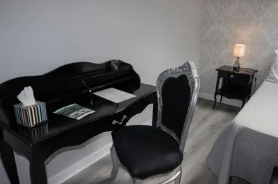 Coin salon dans l'établissement Chambres d hôtes au Domaine de Robert