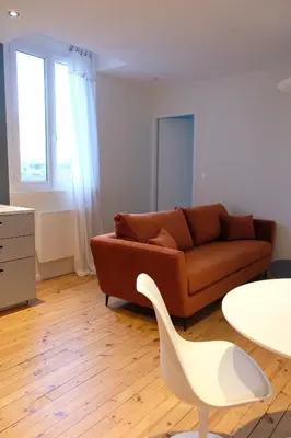 Coin salon dans l'établissement Emeraude, T2 design tout équipé Châteaucreux-Gare