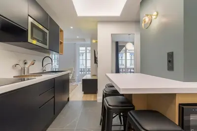 Cuisine ou kitchenette dans l'établissement Superb apartment in the heart of the peninsula - Air-conditioned