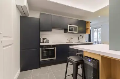 Cuisine ou kitchenette dans l'établissement Superb apartment in the heart of the peninsula - Air-conditioned