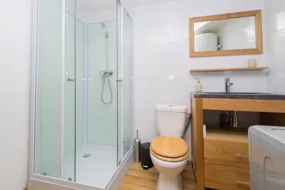 Salle de bains dans l'établissement Gîtes d'Amelyann