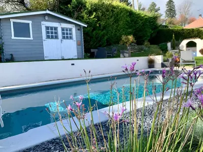 Piscine de l'établissement La Glycine B&B ou située à proximité
