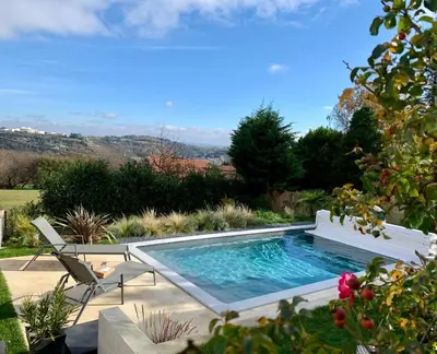 Piscine de l'établissement La Glycine B&B ou située à proximité