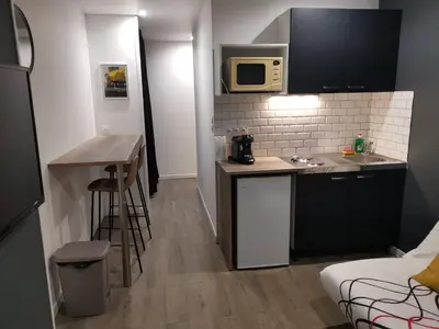 Cuisine ou kitchenette dans l'établissement Studio cosy au pied du METRO FLACHET