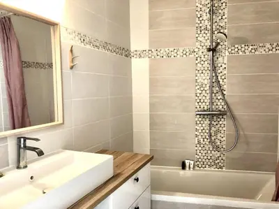 Salle de bains dans l'établissement Le Canut de St Just