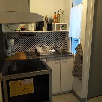 Cuisine ou kitchenette dans l'établissement Espace Beléverte Bussière 1 Tamaris appartement meublé de 2 chambres