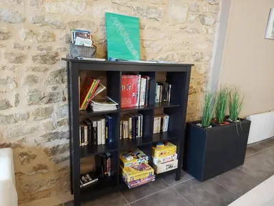 Bibliothèque dans l'appartement