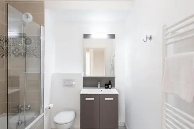 Salle de bains dans l'établissement Vill'Arborea - Magnifique T3 au coeur du 7ème