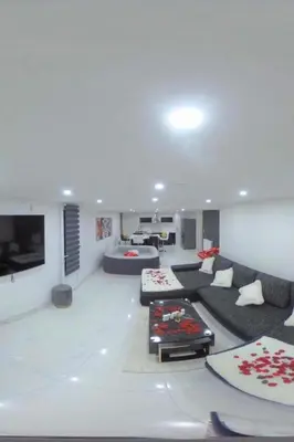 Télévision ou salle de divertissement dans l'établissement VILLA AVEC PISCINE love ROOM