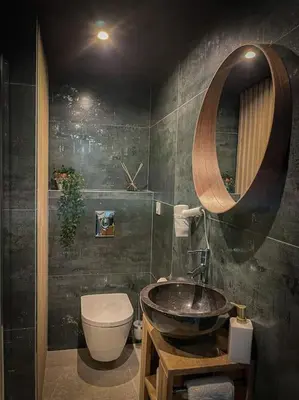 Salle de bains dans l'établissement Suite Luxueuse Jacuzzi SUITE AMANTIS By Noma