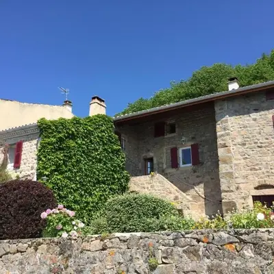 Gîte Authentique avec Wifi et Cheminée à Véranne - FR-1-496-256