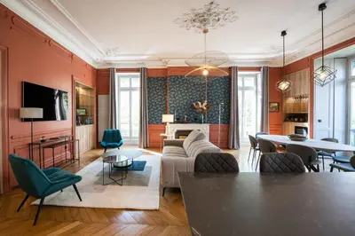 Télévision ou salle de divertissement dans l'établissement L'Egérie - Magnifique appartement haut de gamme