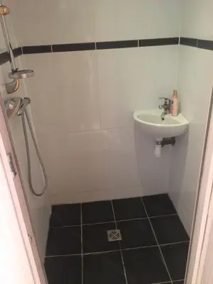 Salle de bains dans l'établissement Studio indépendant à 15 min de Lyon et de vienne.