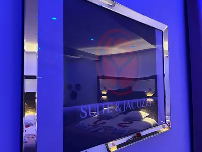 Un ou plusieurs lits dans un hébergement de l'établissement Chic & Jacuzzi