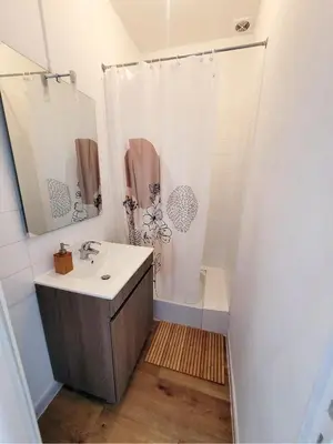 Salle de bains dans l'établissement Château des Vierres