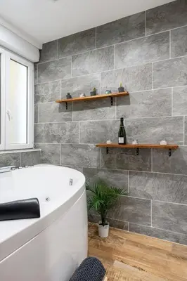 Salle de bains dans l'établissement Terrasse et balnéo au cœur de Monplaisir