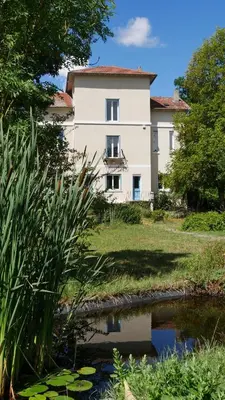 Jardin de l'établissement Chambres d'hôtes les Bruyères