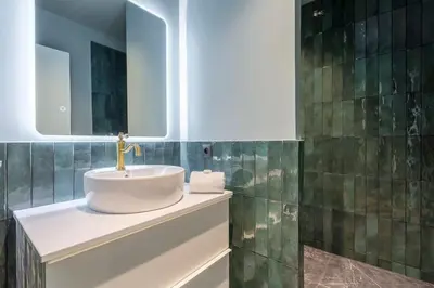Salle de bains dans l'établissement HAMAC Suites Suite St Antoine 2 CH Unique