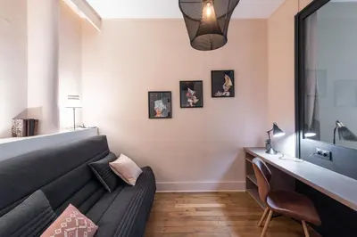 Coin salon dans l'établissement LE SHERWOOD - Magnifique T3 avec bureau