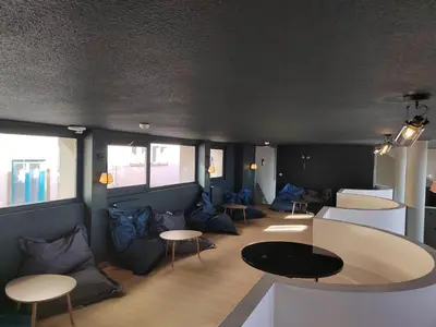 Coin salon dans l'établissement Hostel Lyon Centre