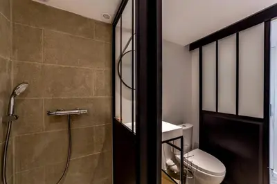 Salle de bains dans l'établissement All in Lyon | Studio cosy Presqu’île de Lyon