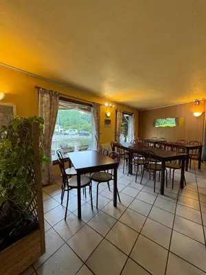 Restaurant ou autre lieu de restauration dans l'établissement Symp'Hotel