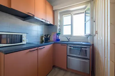Cuisine ou kitchenette dans l'établissement HONORÊ SUITE CASAMANCE
