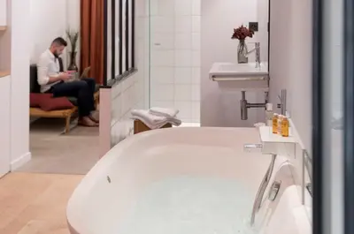 Salle de bains dans l'établissement MiHotel Charité