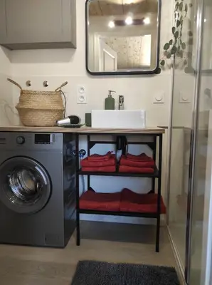 Salle de bains dans l'établissement Campagne et Jacuzzi ... c'est cosy le Bumble Bee !