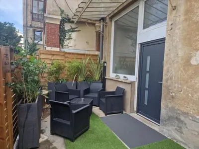 Coin salon dans l'établissement appartement cosy en centre ville avec terrasse