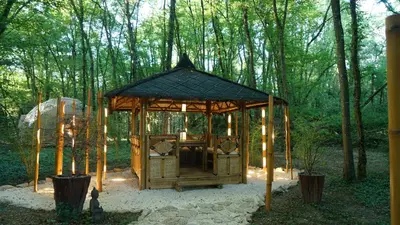 Jardin de l'établissement Ô Pays Des Bois - Hébergements insolites en pleine nature