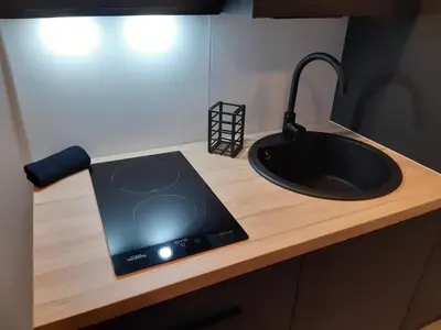Cuisine ou kitchenette dans l'établissement Indy Appart - T2 moderne - Eurexpo - Parking - Balcon vue - Calme Propre