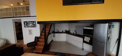 Cuisine ou kitchenette dans l'établissement Duplex industriel au coeur de Lyon
