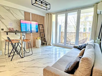 Télévision ou salle de divertissement dans l'établissement Tête d'or park, Zen & elegant