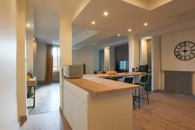 Cuisine ou kitchenette dans l'établissement Le Fonctionnel - TravelHome