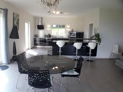 Cuisine ou kitchenette dans l'établissement 170 m² entre Lyon et St Etienne