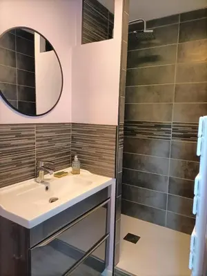 Salle de bains dans l'établissement LE BRON ACCUEIL - TOPDESTINATION-LYON